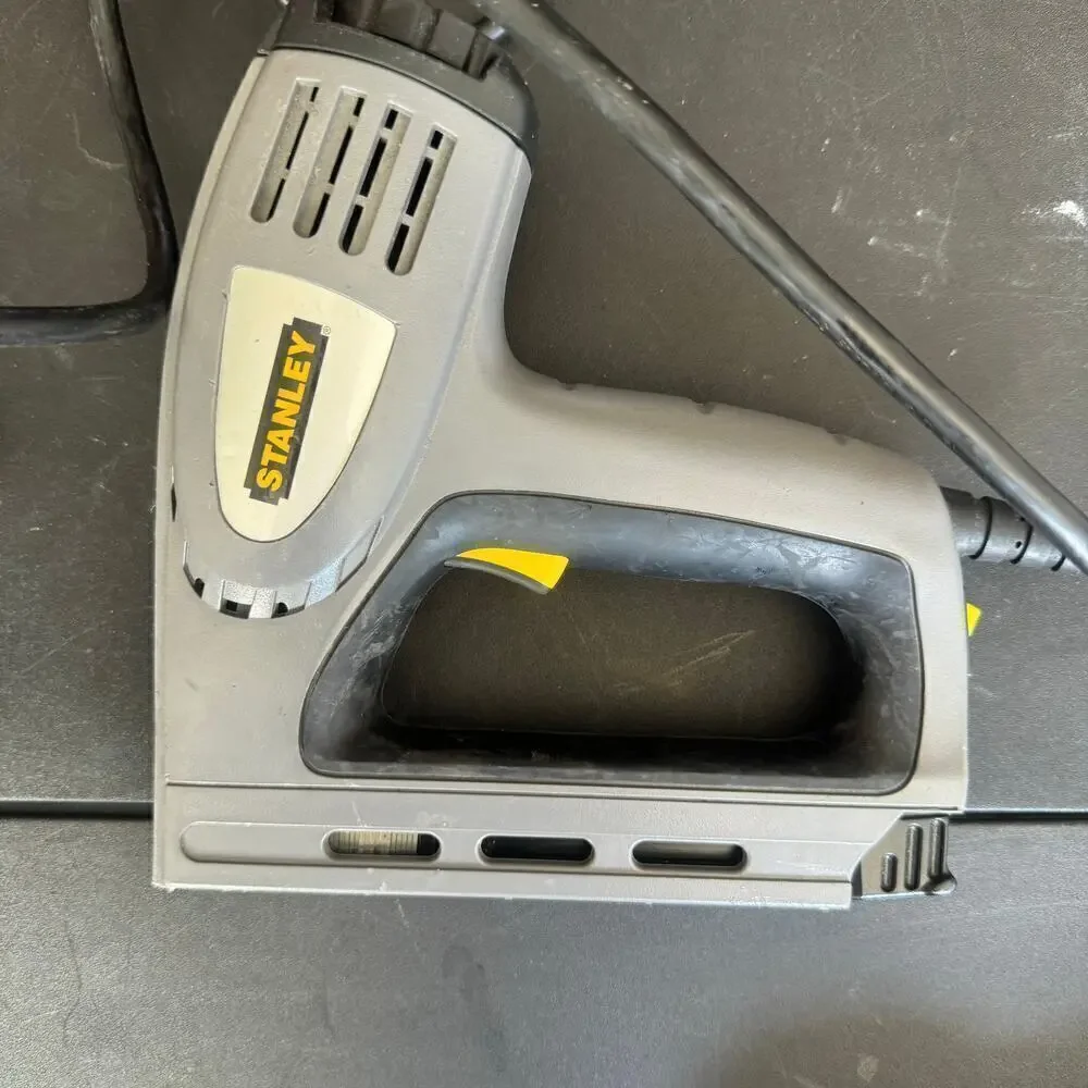 Stanley Sharpshooter Stapler + Gardner Bender Heavy Duty Staple - Picture 3 of 7